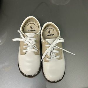 Footmates size 9 saddle oxford shoes